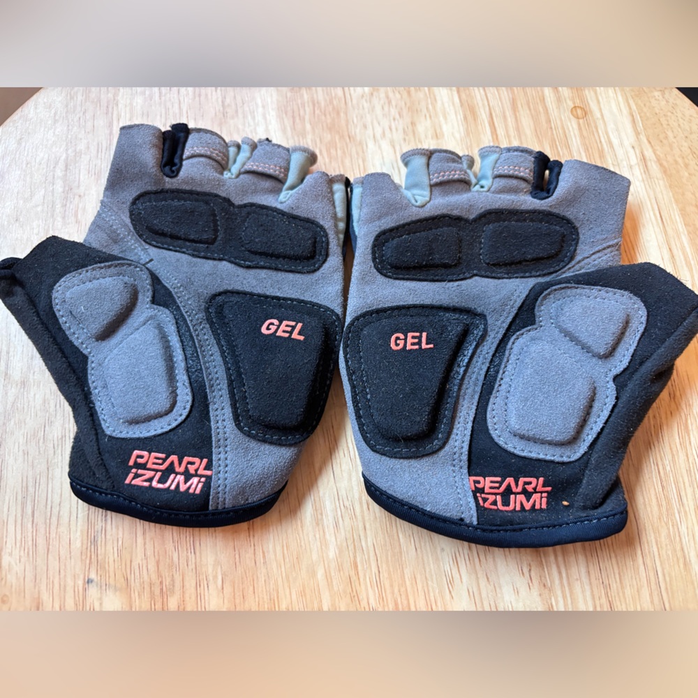 Pearl Izumi women’s cycling gloves size medium